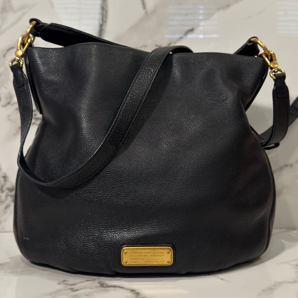 Marc Jacobs Classic Q Hillier Hobo
Leather Crossbody Bag Purse Handbag
Black